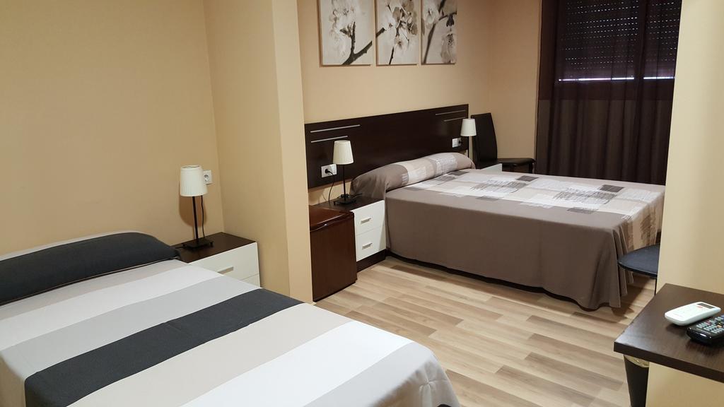 Pension Avenida Vilafranca del Penedès Exterior foto
